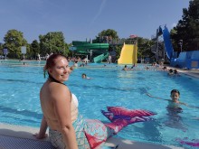 Pool party z DJ-jem in morsko deklico