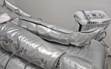 Mechanical lymphatic drainage with infrared heat